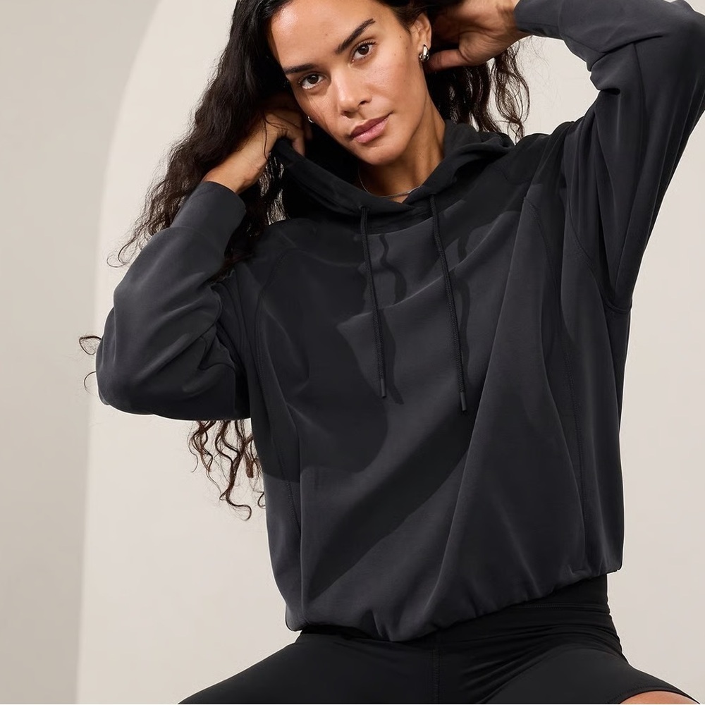 NWT Athleta Seasoft Bubble Hem Hoodie Navy
Size S